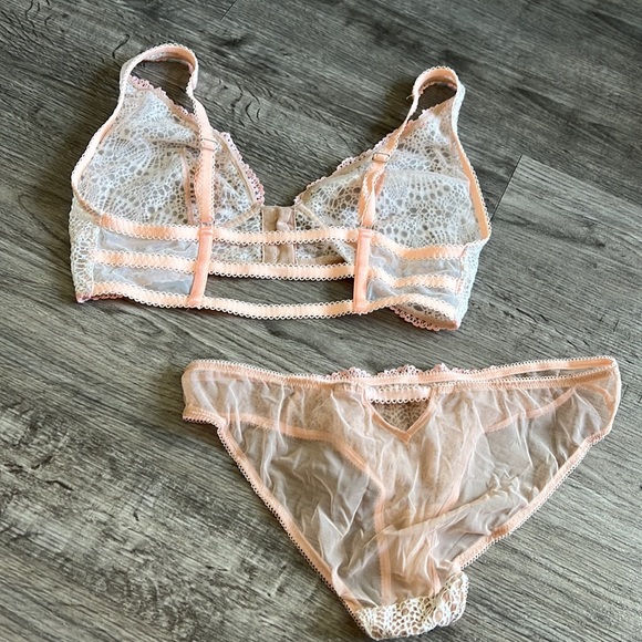 Victoria’s Secret - Lace/Mesh Bralette & Panty Set - BRAND NEW NEVER WORN - Picture 3 of 8